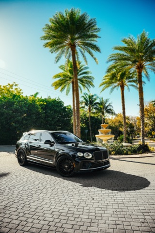 Bentley Bentayga photo 1