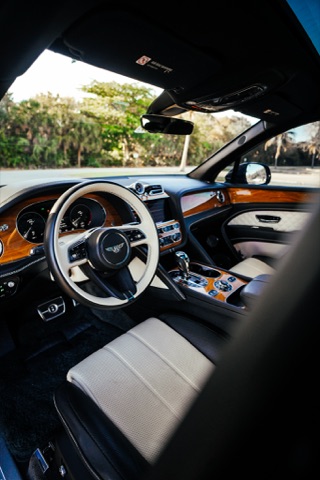 Bentley Bentayga photo 4