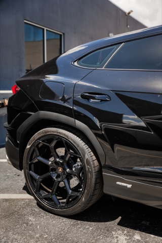 Lamborghini Urus S photo 2