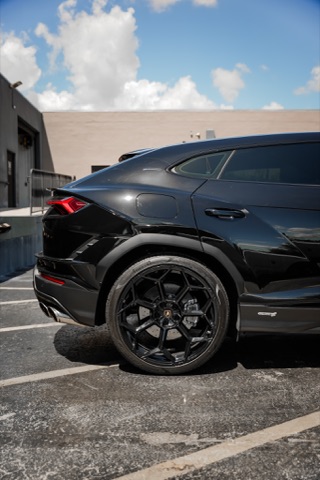 Lamborghini Urus S photo 4