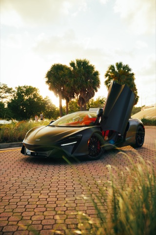 McLaren Artura photo 1