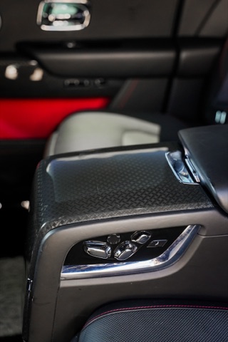 Rolls-Royce Cullinan Black Badge photo 4