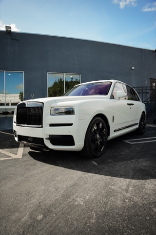 Rolls-Royce Cullinan photo 2