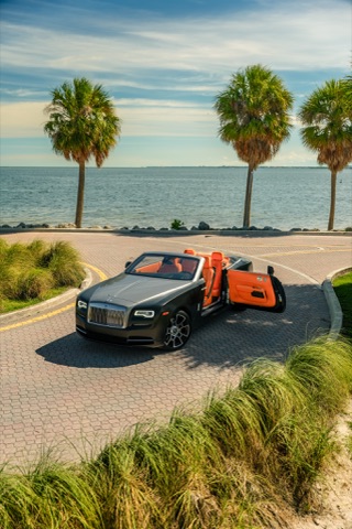 Rolls-Royce Dawn photo 1
