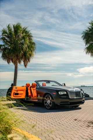 Rolls-Royce Dawn photo 3